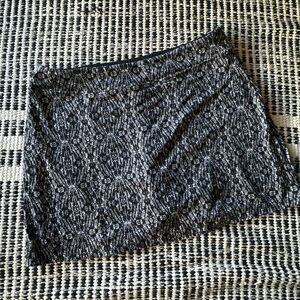 Tranquility Size Medium Black & Gray Athletic Skirt
